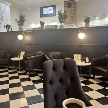 Café Marguerite - Dining Area - Cafes Near Me - Minneapolis, Minnesota