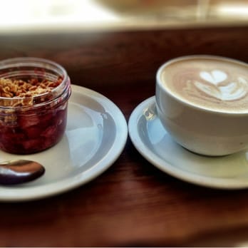 Avid Coffee - Strawberry crumble and latte - Cafes Near Me - Santa Rosa, California