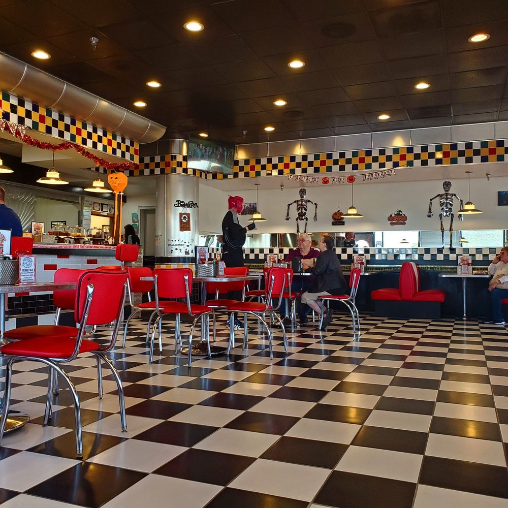 Mustang Sally’s Diner - Photo 2