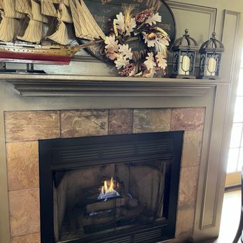 Elmwood Inn - Cozy fireplace - Pubs Near Me - Rochester, New York