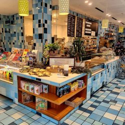 Commissary - The food here is consistently IMPRESSIVE!  Gourmet Roast Beef Sandwiches, Burgers and more deliciousness.