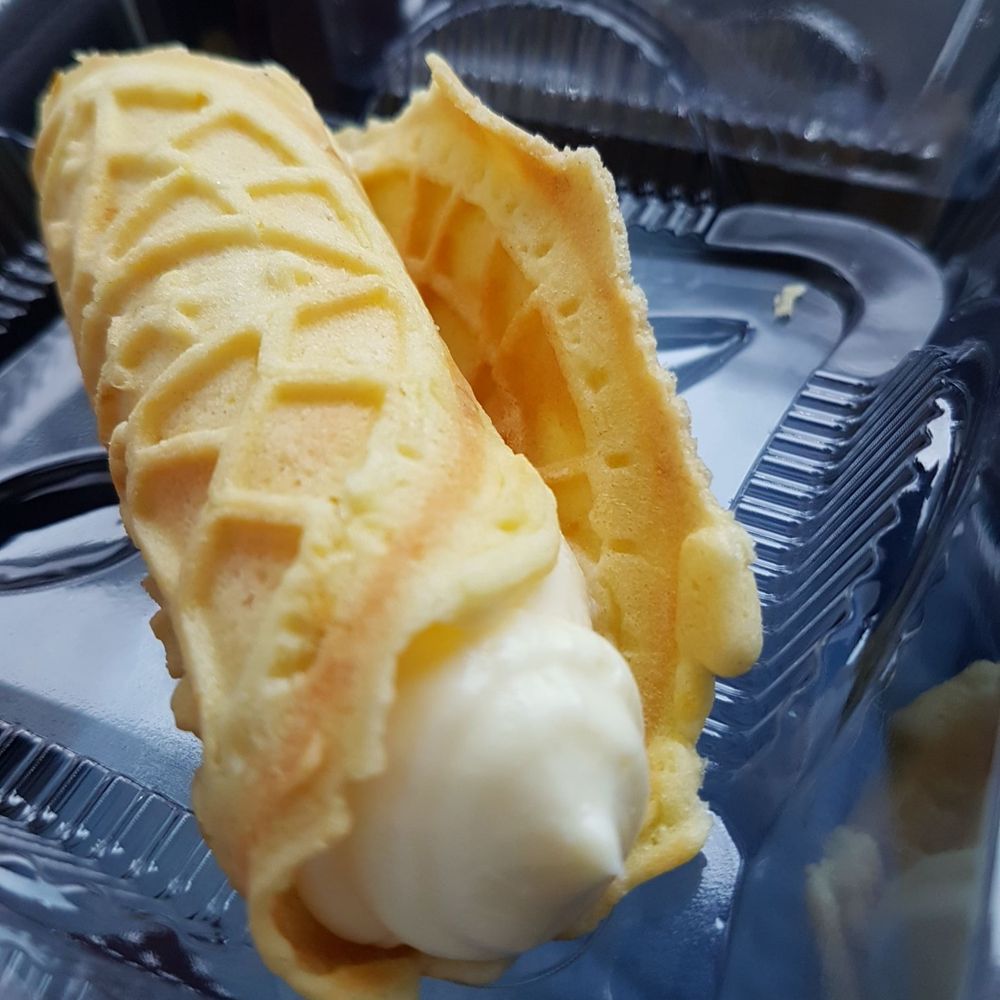 The Wheel Oakley - Lemon ricotta cannoli - Italian Near Me - Cincinnati, Ohio