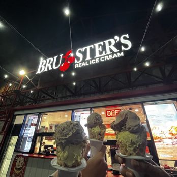Bruster's Real Ice Cream - Double scoop: southern banana pudding and chocolate peanut butter - Ice Cream & Frozen Yogurt Near Me - La Mesa, California Bruster's Real Ice Cream - Double scoop: southern banana pudding and chocolate peanut butter - Ice Cream & Frozen Yogurt Near Me - La Mesa, California