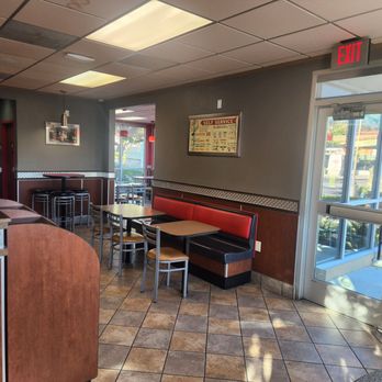 Carl's Jr - Inside - Burgers Near Me - Mission Viejo, California