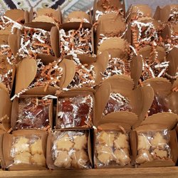 Shaver-Hill Maple Farm - Wedding favors - candy and paper provided by shaver hill