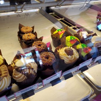Jen's Sweet Treats - Cupcakes Near Me - Cudahy, Wisconsin