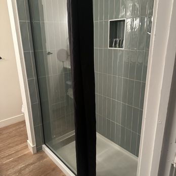 Hotel Dega - The shower - Hotels Near Me - Bodega Bay, California Hotel Dega - The shower - Hotels Near Me - Bodega Bay, California