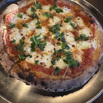 Fig Italian Kitchen & Bar - Pizza - Margherita - Italian Near Me - Austin, Texas