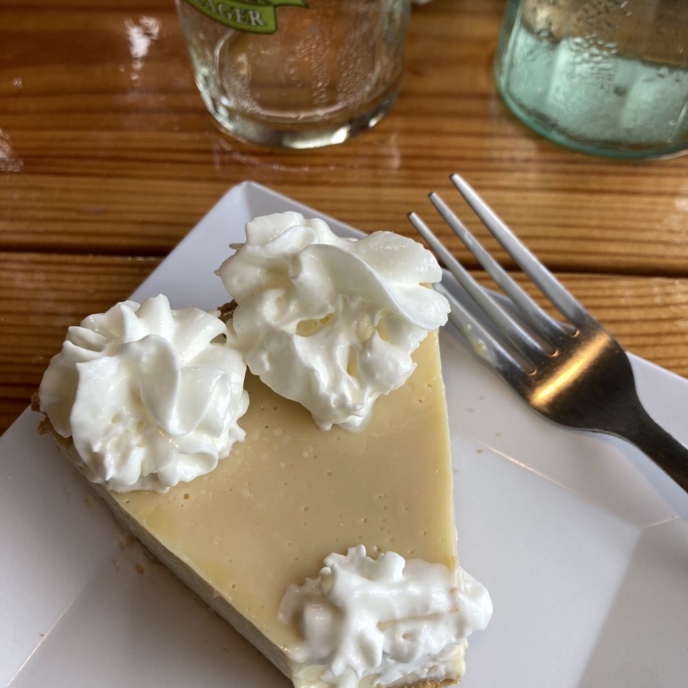 Walt'z Fish Shak - Key lime pie - Seafood Near Me - Madeira Beach, Florida