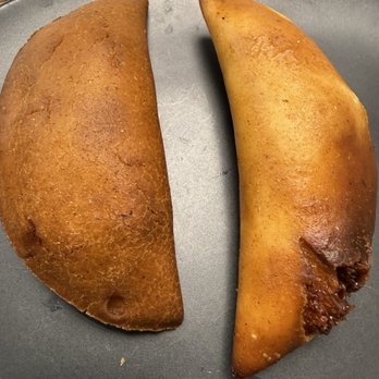 Sabor Venezolano - Kendall - Empanadas quemadas con la masa tiesa por la cantidad de días congelada - Venezuelan Near Me - Miami, Florida