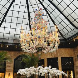Grand Hotel - Gorgeous chandelier in the interior of the Palmen Restaurant.