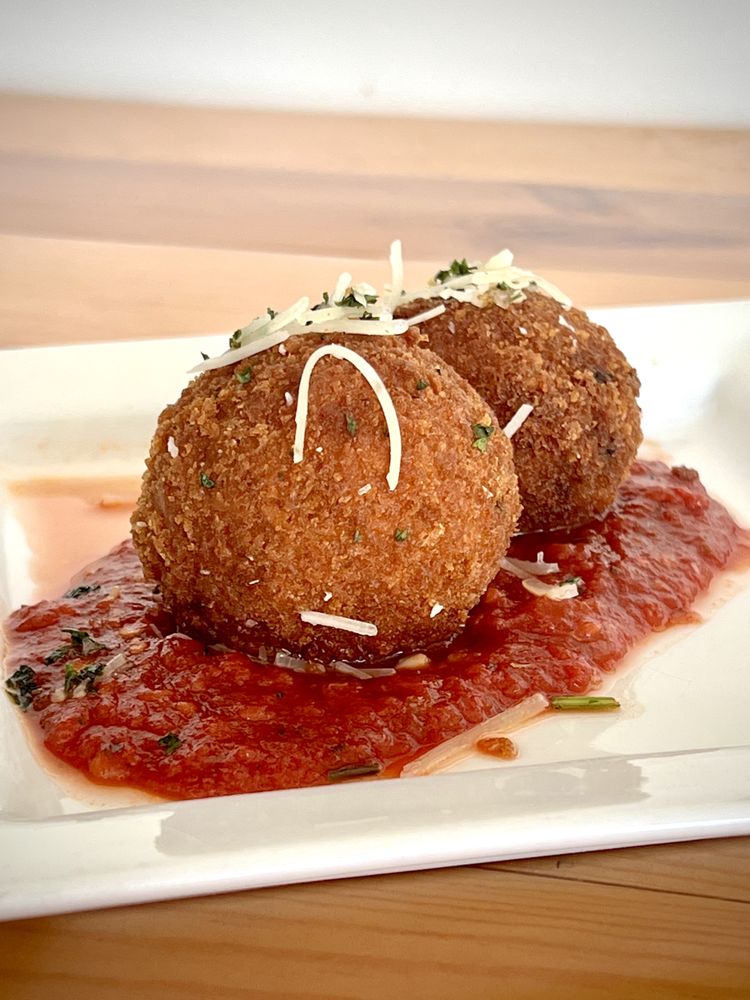 Social spots from Trattoria La Caverna