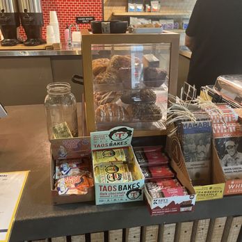 Houndstooth Coffee - Pasteries - Coffee & Tea Near Me - Austin, Texas