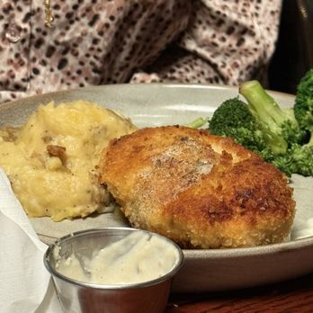 Houlihan's - Stuffed chicken, mashed potatoes and broccoli horseradish aoli - Bars Near Me - Ramsey, New Jersey Houlihan's - Stuffed chicken, mashed potatoes and broccoli horseradish aoli - Bars Near Me - Ramsey, New Jersey