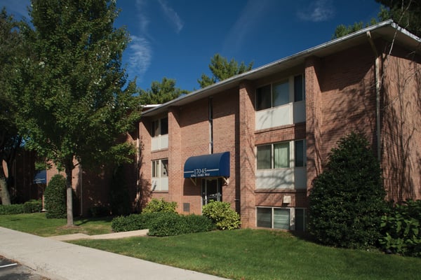 Londonderry Apartments by null