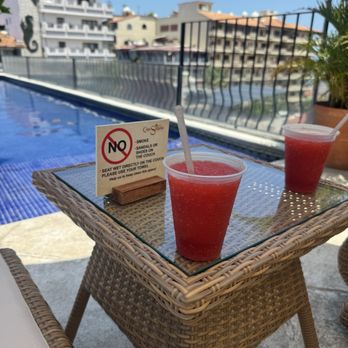Casa Doña Susana - Poolside drinks - Hotels Near Me - Puerto Vallarta, JAL