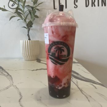 Boba Oasis - Strawberry Smoothie with strawberry popping boba and tapioca pearls - Bubble Tea Near Me - Eagan, Minnesota
