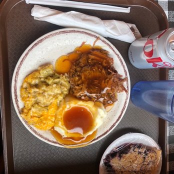 Yoder's Deitch Haus - Roast beef, mashed potatoes, cheesy broccoli and a piece of blueberry pie - American Near Me - Montezuma, Georgia
