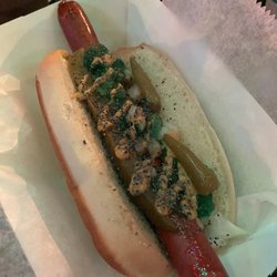 Van Pelt Hot Dog - Chicago Dog (w/out tomatoes)