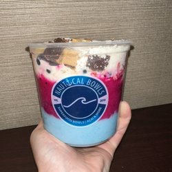 Nautical Bowls - Yacht (24oz): Bases (bottom to top): Blue Majik, Pitaya, Coconut