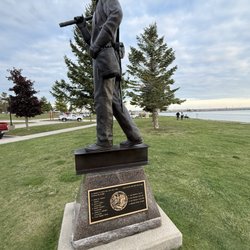 Bridge View Park - A monument in memory to those that lost their lives building the bridge