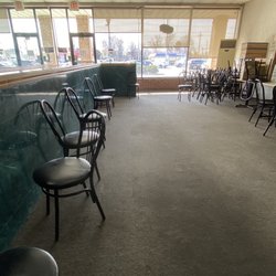 Hunan Wok - There's seating, but no tables...