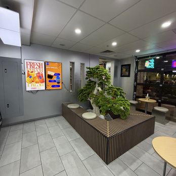 Sip N Dip - Lounge area - Coffee & Tea Near Me - Salt Lake, Utah Sip N Dip - Lounge area - Coffee & Tea Near Me - Salt Lake, Utah