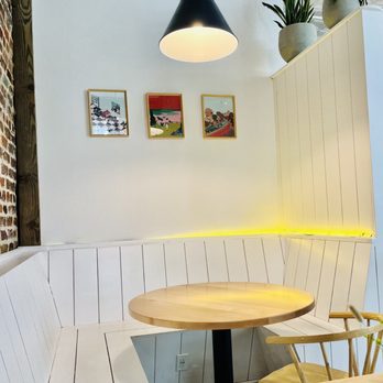 Off Track Ice Cream - Cozy nook - Ice Cream & Frozen Yogurt Near Me - Charleston, South Carolina