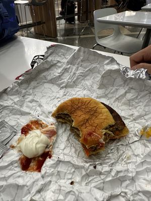 M Burger by null