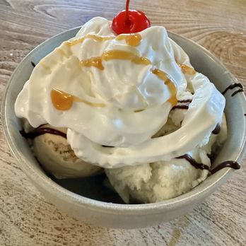 Junior Restaurant  - 05.23.25 Artisanal Ice Cream - Mocha Almond Fudge, Vanilla, Salted Caramel - Lounges Near Me - Roseville, California