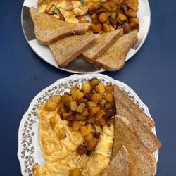 Mamalicious - 2 eggs scrambled with toast and fried potatoes