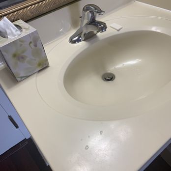 Hershey Farm Resort - Old dated sink - Hotels Near Me - Ronks, Pennsylvania Hershey Farm Resort - Old dated sink - Hotels Near Me - Ronks, Pennsylvania
