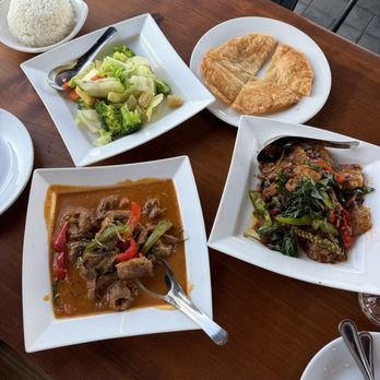 Dara Thai - Thai Near Me - Belmont, California