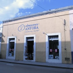 Almacenes Ánfora - Así te encuentras la fachada cuando vienes caminando contra el tráfico y desde la acera sur.