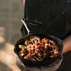 Primitivo - Primitivo, recomendado por la Guía Michelin, ofrece una experiencia gastronómica única que celebra la riqueza de los productos locales.