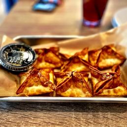 Crawfish Wontons! cheesy Crawfish filling, in a fried flour pastry. delicious, just use Caution, HOT temps. Crawfish Wontons! cheesy Crawfish filling, in a fried flour pastry. delicious, just use Caution, HOT temps.