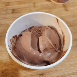 Freddy's Frozen Custard & Steakburgers - I ordered a chocolate ice cream sundae and got plain chocolate ice cream. How can someone F up an ice cream sundae lol