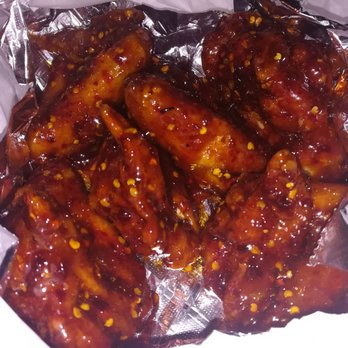 Chicken Box - Taste not bad... But 6 pieces of chicken wings only gave us 5... Be careful when you pick up your chicken here... - Seafood Near Me - La Habra, California