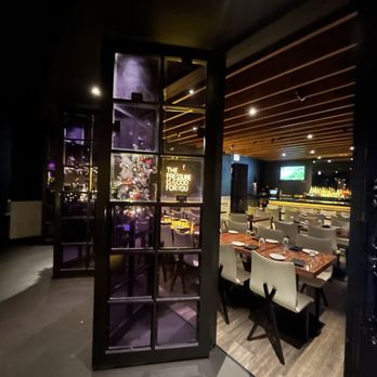 STK Steakhouse - Steakhouses Near Me - Chicago, Illinois