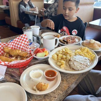 Flor's Diner - American Near Me - Colton, California Flor's Diner - American Near Me - Colton, California