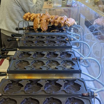 Mom's Deli - a display of donuts and pastries - Delis Near Me - Lakewood, Washington