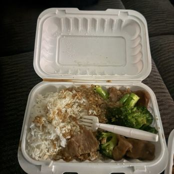 King Kong Imperial Restaurant - Broccoli and Beef lunch special with steamed white rice - Chinese Near Me - San Leandro, California
