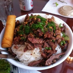 Saigon Tokyo - Charbroiled pork with egg roll and vermicelli