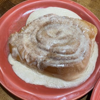 Le Peep - Memorial City - Texas sized cinnamon roll - Breakfast & Brunch Near Me - Houston, Texas