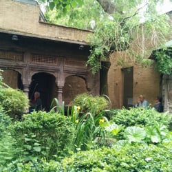 Uit Steppe & Oase - Cute garden seating area.