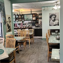 Edie Rae's Cafe - The decor is quite pleasing