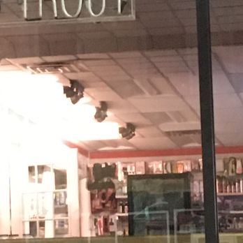 Michaelangelo’s Pizza & Market - the front of a restaurant - Cheesesteaks Near Me - Baltimore, Maryland