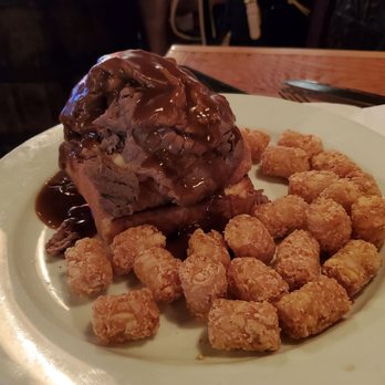 JT Hannah's Kitchen - Open faced roast beef sandwich and tots - American Near Me - Pigeon Forge, Tennessee