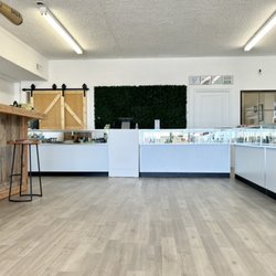 Pure Thrive Essentials - Friendly welcoming environment. Samples are available.