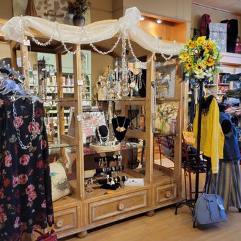 Dream Street Boutique - Women's Clothing Near Me - Hood River, Oregon Dream Street Boutique - Women's Clothing Near Me - Hood River, Oregon